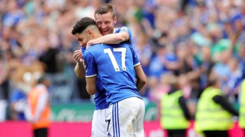 王权球场终章之战 蓝狐四球击溃圣徒圆满收官