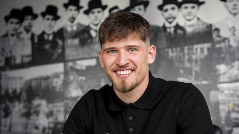 多特蒙德守护神驾到科贝尔正式亮相