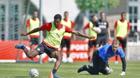 埃因霍温德国拉练蓄势待发，新帅施密特打造攻坚铁军