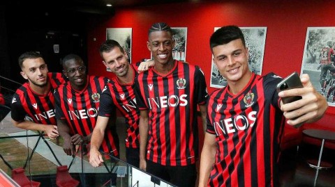 维埃拉坐镇引领新时代 尼斯新援集体亮相闪耀蔚蓝海岸