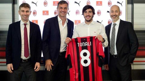 AC米兰永久签下新皮尔洛 托纳利正式转会红黑军团签约五年