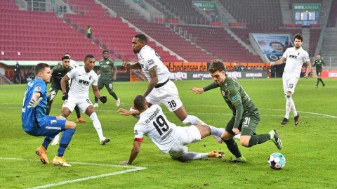 奥格斯堡攻城狮主场陷落，斯图加特青年军客场上演进球盛宴