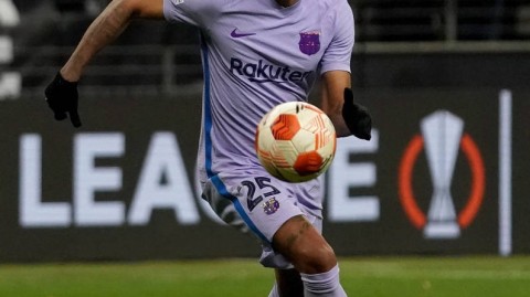 美羊羊巴萨重生记从冬窗弃儿到诺坎普宠儿的十一球奇迹