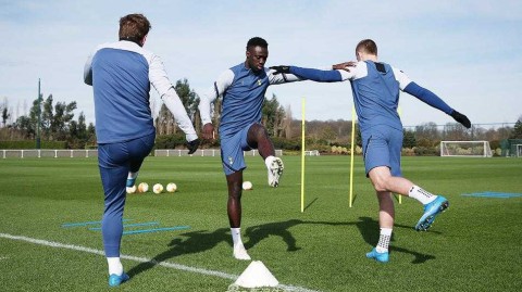 热刺雪境练兵 静候欧联杯次回合决战