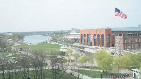 朝圣NCAA总部：在冠军博物馆触摸2026疯狂三月心跳