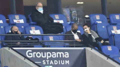 从篮球明星到足球董事：托尼·帕克现身里昂主场，与奥拉斯畅谈未来