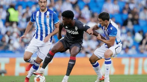 欧联杯激战：皇家社会主场憾平摩纳哥，迪萨西与梅里诺空中对决