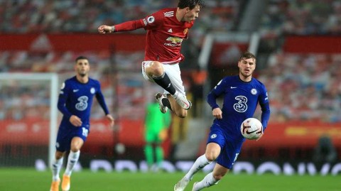 梦剧场雨夜闷战，红蓝两军互交白卷