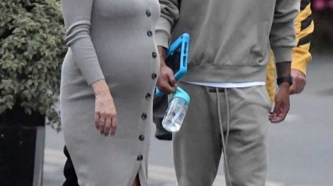 从蓝军青训到家庭新篇：刘易斯贝克的球场内外人生