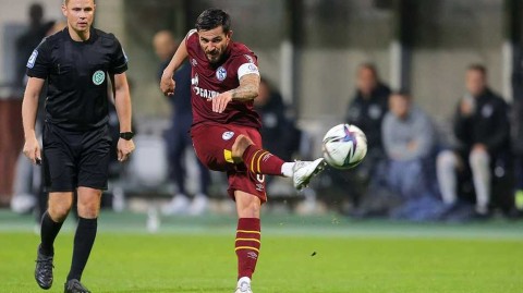 德国杯赛场的蓝黑奇迹：慕尼黑1860力克沙尔克，雄狮咆哮震格林瓦尔德