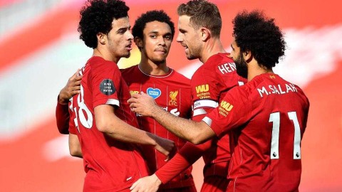 安菲尔德盛夏乐章：利物浦2-0维拉，新星闪耀与冠军的致敬之夜