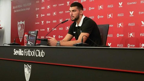 拉法米尔正式亮相塞维利亚 誓言全力帮助球队重返巅峰