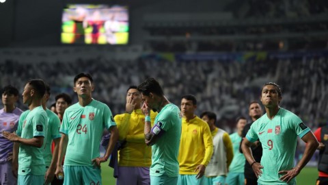 邵佳一时代首战：国足主场0-0闷平卡塔尔，新帅用人藏改航信号