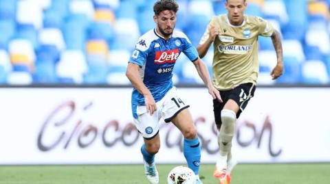 永恒蓝黑传奇：默滕斯意甲百球里程碑，光影间铸就的那不勒斯之王