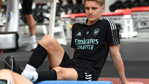 枪手青年军笑迎德比 训练场洋溢青春风暴