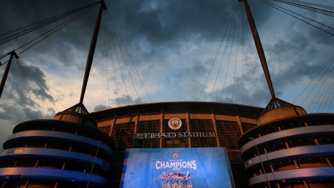 蓝色欢乐海洋：曼城四年三夺英超桂冠