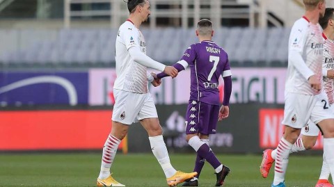 紫百合主场激战红黑军团，伊布引领米兰三球上演惊天大逆转