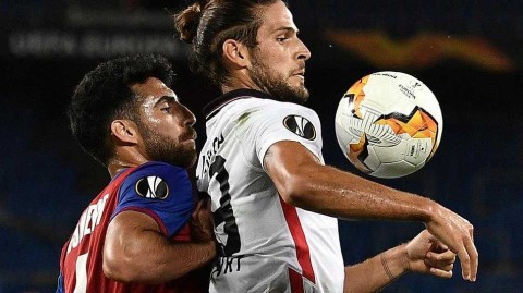 欧联杯经典战役：巴塞尔绝杀法兰克福，瑞士球队昂首晋级八强