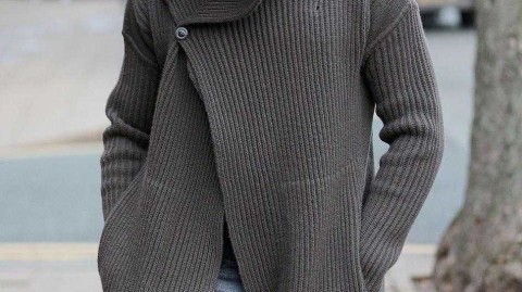 冬日街头裹成谜，埃及法老的保暖哲学与低调魅力