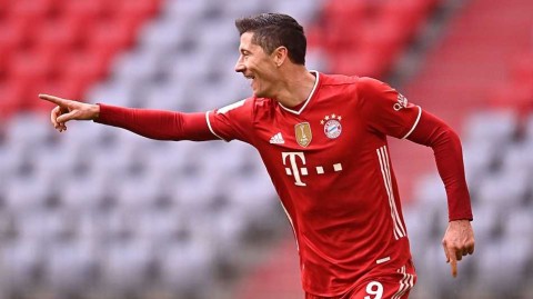 十人拜仁上演惊天逆转，莱万多夫斯基二十二分钟“完美帽子戏法”击溃斯图加特