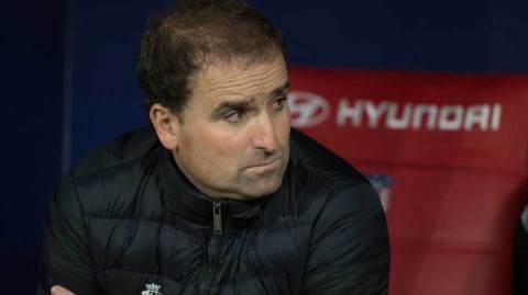 疫情下的意外冲击：奥萨苏纳主帅阿拉萨特新冠检测阳性，居家隔离牵动全队神经