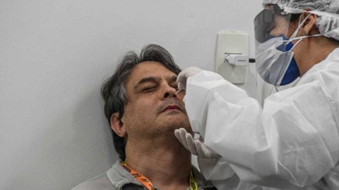 疫情下的绿茵坚守：弗拉门戈复赛前的核酸检测影像纪实