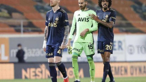 土超收官战：费内巴切客平阿兰亚士邦，戈努尔染红留憾