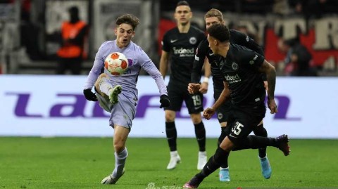 欧联杯激战德意志银行公园 法兰克福与巴塞罗那首回合握手言和