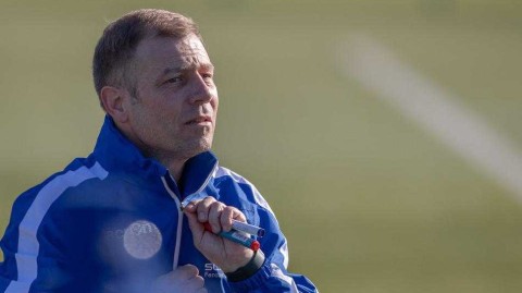 比勒菲尔德新帅克莱默临危受命 首训怒吼指挥盼成保级救星