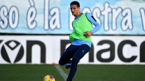 蓝鹰展翅：回溯拉齐奥1920赛季意甲争冠路上的关键备战