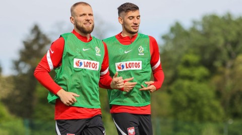 荣耀归队，剑指欧洲杯：波兰国家队集训开启，莱万受队友列队礼遇