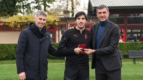 红黑军团集训备战托纳利收获百场纪念殊荣