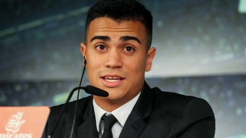 伯纳乌的新宠儿：雷尼尔亮相仪式上动情落泪，弗洛伦蒂诺许下未来诺言