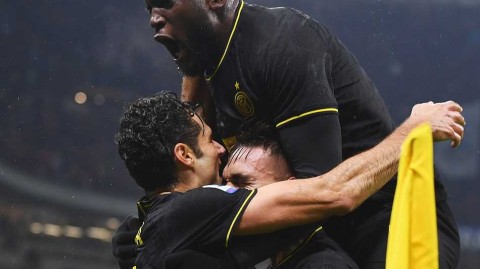 梅阿查的蓝黑狂欢：劳塔罗双响闪耀，国际米兰破茧登顶意甲之巅