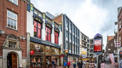 疫情阴霾渐散，埃因霍温球迷商店重燃橙色热情