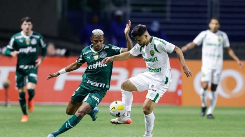 绿茵激战：帕尔梅拉斯主场力克库亚巴纪实