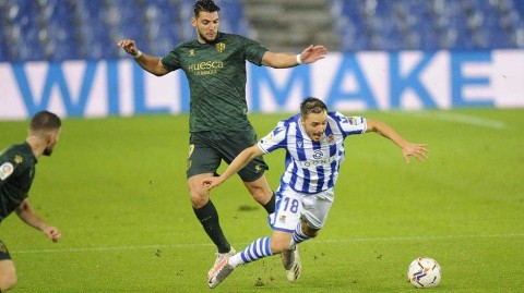 皇家社会四球大胜韦斯卡，强势登顶西甲积分榜