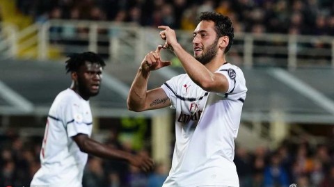 意甲焦点：AC米兰客场一球小胜佛罗伦萨 恰尔汗奥卢制胜