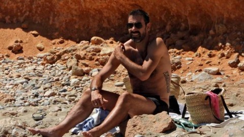 冠军的心归于宁静，皮雷与爱妻海滩度假尽享铁汉柔情