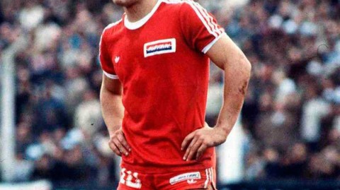 上帝之手与世纪进球：镜头里永恒的马拉多纳