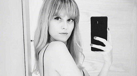 绿茵场外的浪漫：卡瓦哈尔与模特达菲妮·卡尼萨雷斯的爱情故事