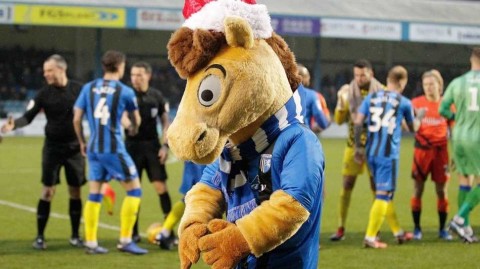 圣诞老人也进球 体坛吉祥物的节日奇妙变身