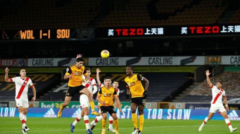 莫利纽克斯的激荡：狼队与圣徒的平局交响曲