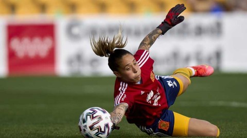 玫瑰绽放圣多明各：西班牙女篮轻取丹麦，定格夏夜三球胜景