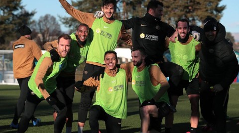 蓝黑军团枕戈待旦，梅阿查静候巅峰对决