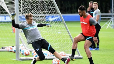 柏林赫塔的救赎序曲：从备战训练到惊险保级的绿茵征程