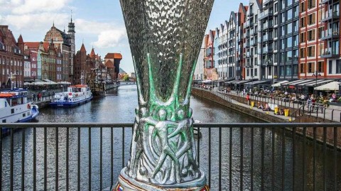 欧联杯冠军奖杯巡游格但斯克 决战前夕点燃全城足球热情