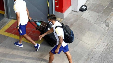 糖果盒的灯只为你亮起：博卡青年返程悼念永远的孩子迭戈·马拉多纳