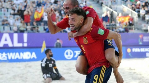 沙滩足球世界杯激战莫斯科：西班牙斗牛士与阿联酋海湾骑士的沙场较量