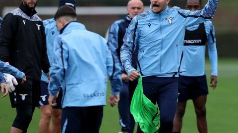 戴眼镜的巴西奇领衔 拉齐奥欧联杯前最后一练气氛轻松